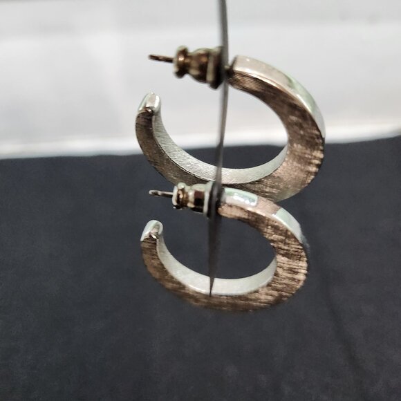 Vintage Avon Silver Toned Crescent Hoop Earrings - Picture 6 of 8